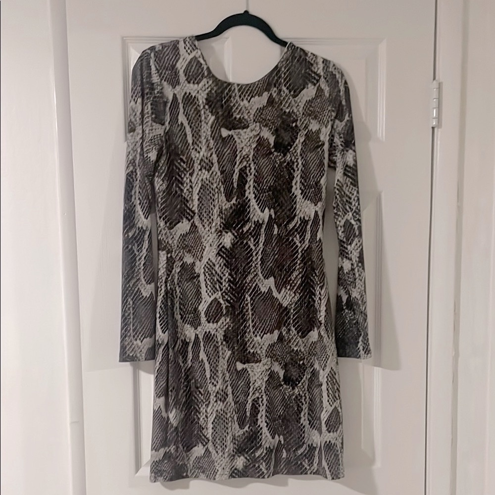 Jennifer Lopez -Gray and white snake skin print long sleeve dress. Low back